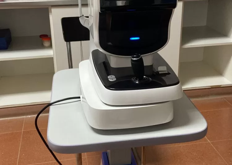 Suman equipamiento de alta complejidad al área de oftalmología