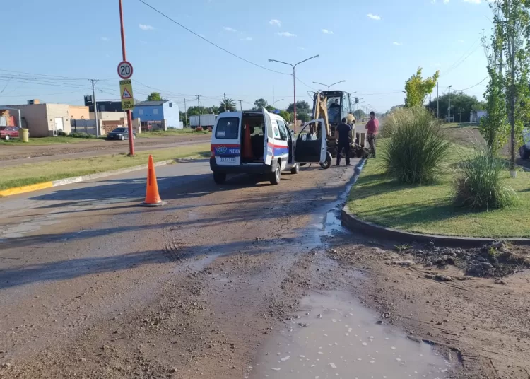 Piden circular con precaución por colocación de lomo de burro frente a la Escuela 18