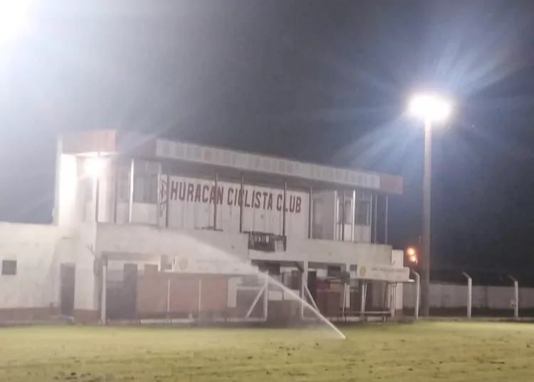 El campeón Huracán Ciclista inaugurará la nueva iluminación de su estadio