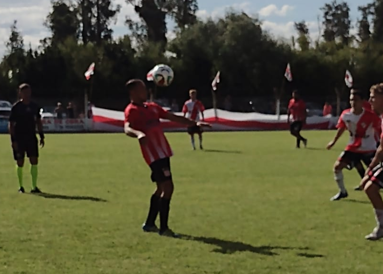 El fútbol local volvió con lluvia de goles