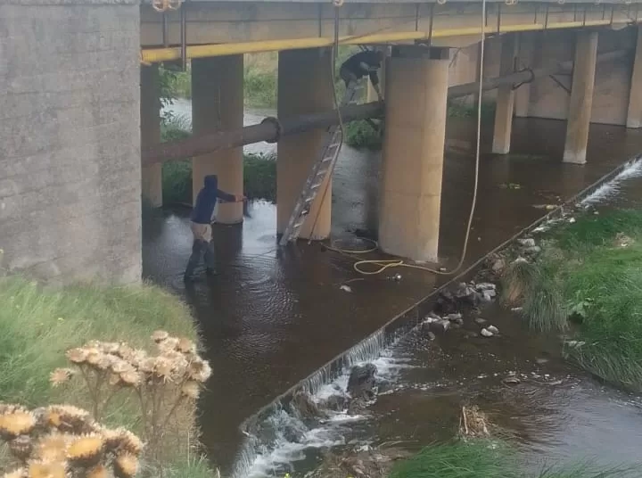 Por obra en un caño, piden circular con precaución sobre el puente de Constituyentes