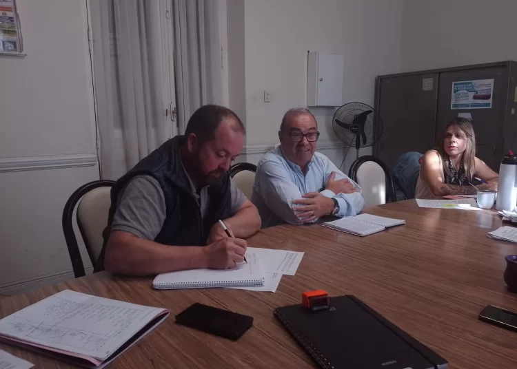 El Ejecutivo pidió aprobar un leasing para comprar dos combis para el Municipio