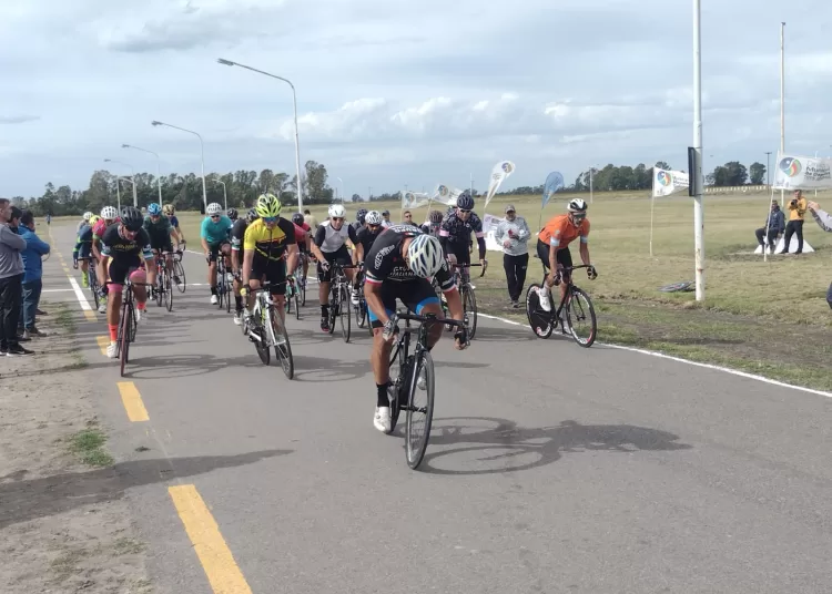 Exitoso retorno del ciclismo a la pista de la ciudad