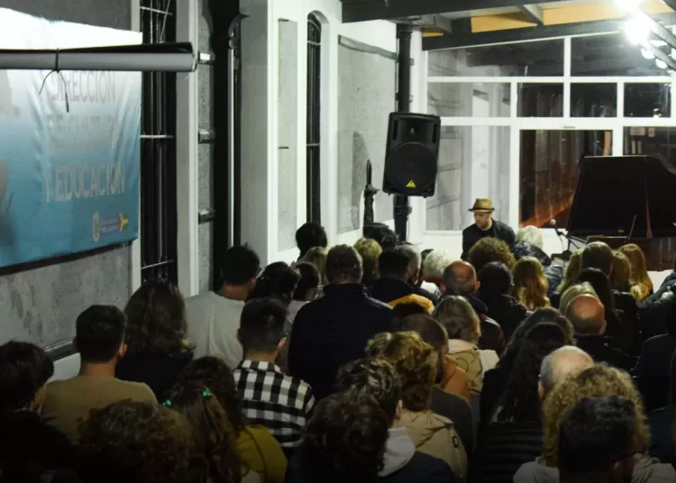 Beeuwsaert se presentó en el Centro Cultural La Estación