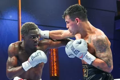 En un vibrante y polémico combate, Lemos cayó ante Hitchins por decisión unánime