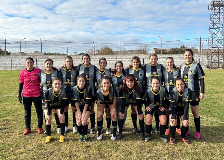 Femenino: Huracán goleó y quedo solo en la cima del torneo Apertura