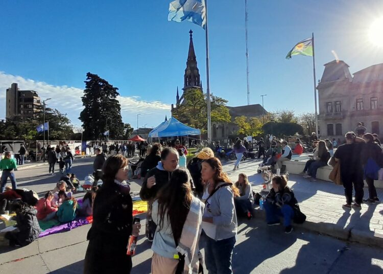 Oficiaron el primer encuentro de Mercados Barriales en Plaza San Martín