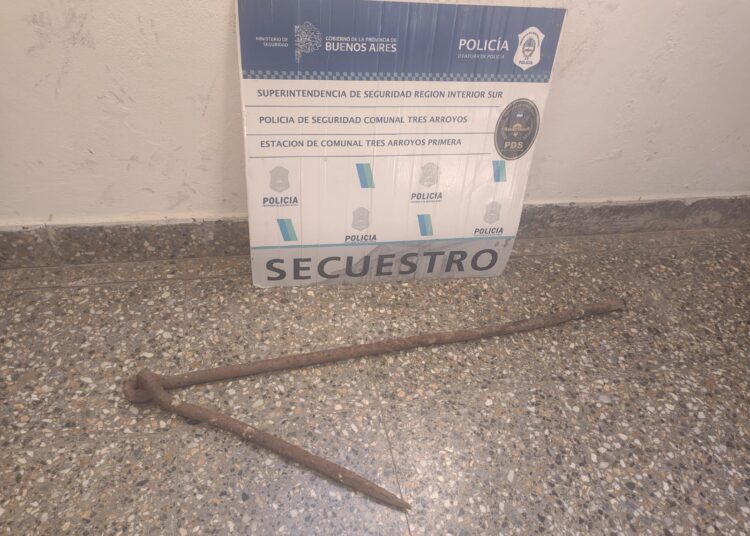 Intentaron robar en una vivienda céntrica y los aprehendieron frente a la Municipalidad
