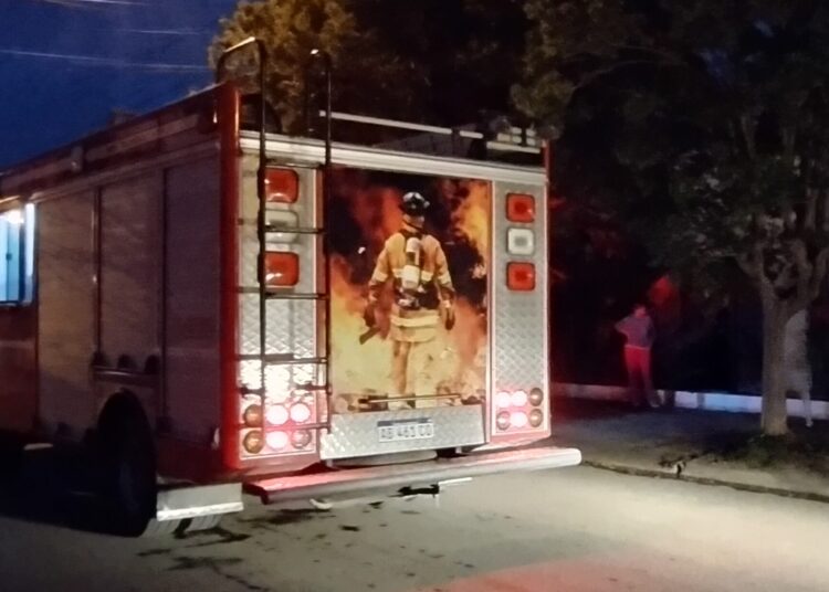 Investigan deceso de un hombre tras incendio de su casa