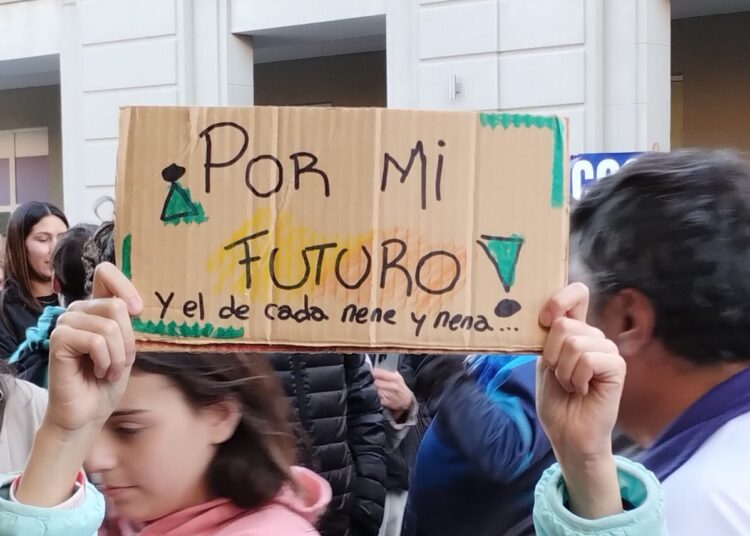 Señalan alto acatamiento al paro docente en escuelas de la ciudad