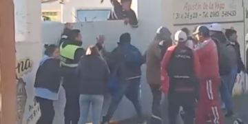 Incidentes, corridas y piedrazos en el partido entre Claromecó y Huracán