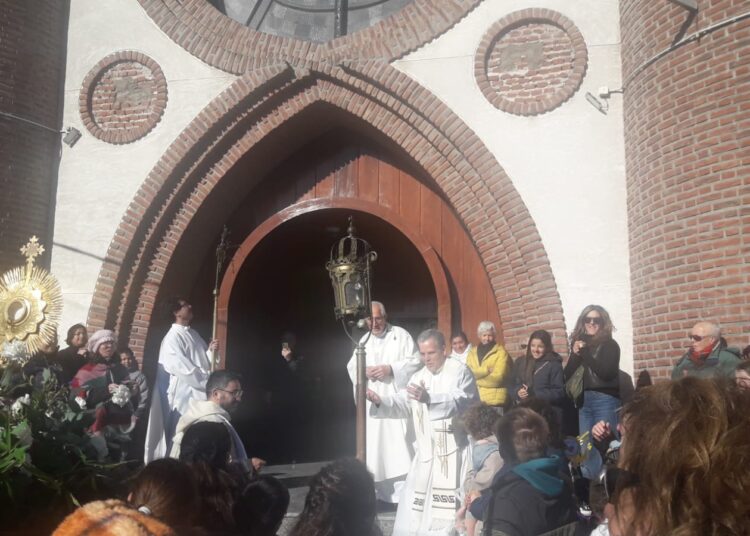 Celebraron misa y procesión por el Corpus Christi
