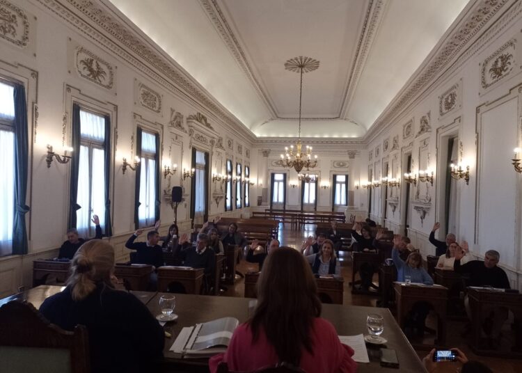 Previo a la radicación definitiva de Prefectura, crean registro de kayakistas en Claromecó