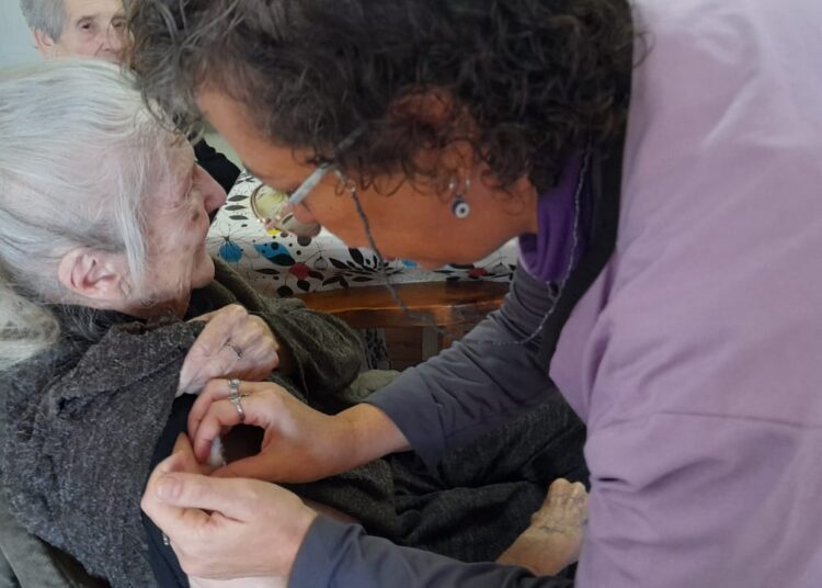 Desarrollaron campaña de vacunación antigripal en geriátricos