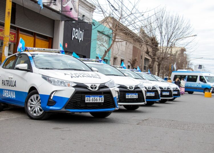 Con pedidos de más federalismo, presentaron cinco nuevos patrulleros en el acto por el Día de la Independencia