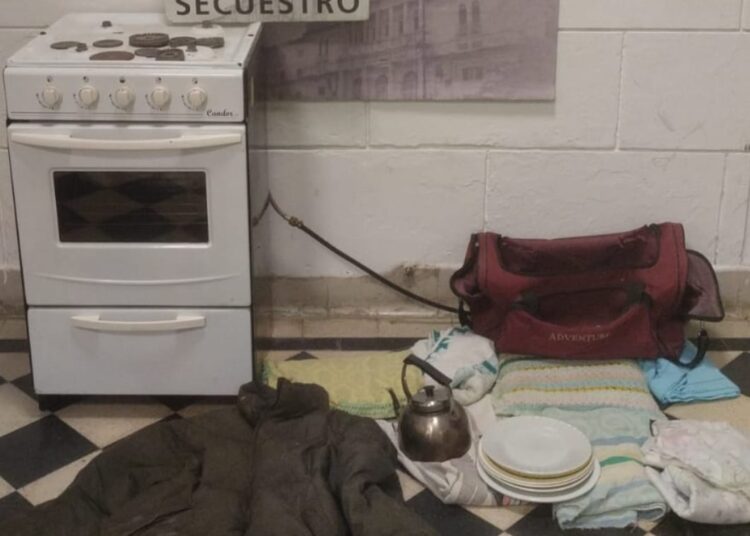 Dos aprehendidos por robar: se llevaron la pava, la yerba y hasta una cocina