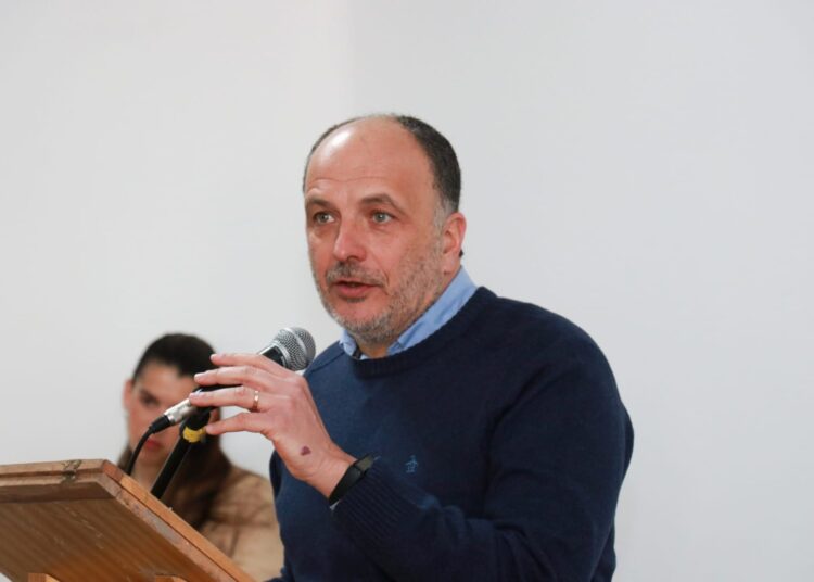 Garate pidió más diálogo de parte de la oposición y «no poner palos en la rueda»