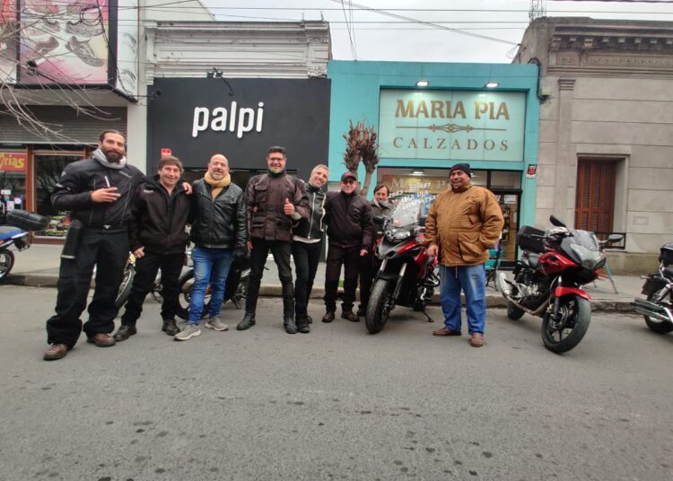Primera edición del paseo comercial en Tres Arroyos: un Éxito de colaboración y entretenimiento