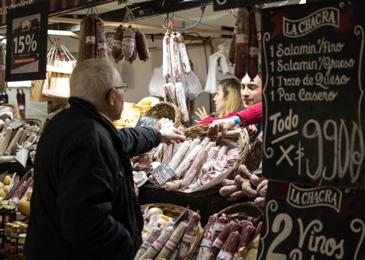 Más de 5 mil personas pasaron por la 25º Feria de Artesanos en el Polideportivo