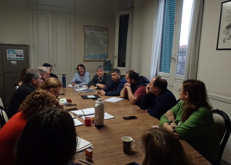 Tras el bochornoso episodio, acordaron tratar el expediente cuestionado cuando el lunes se reanude la sesión