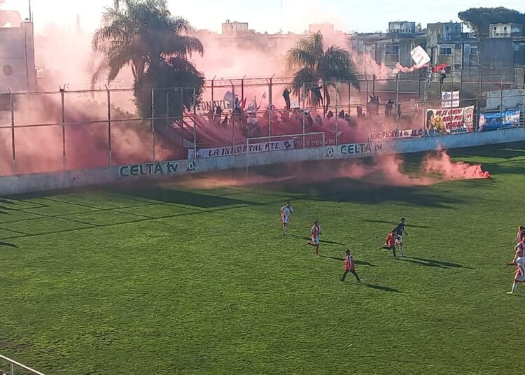 Independencia goleó a Once Corazones y saltó a la punta del Clausura