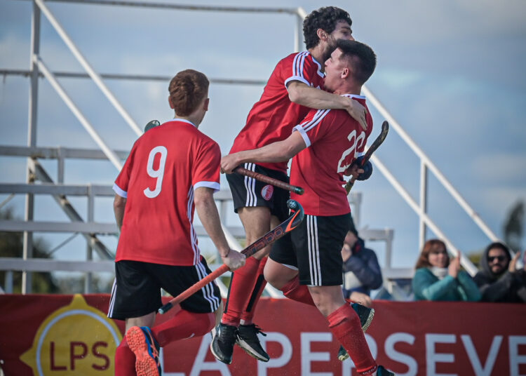Huracán empató con Blanco y Negro y pelea su chance para entrar en los playoffs del torneo de hockey sobre césped