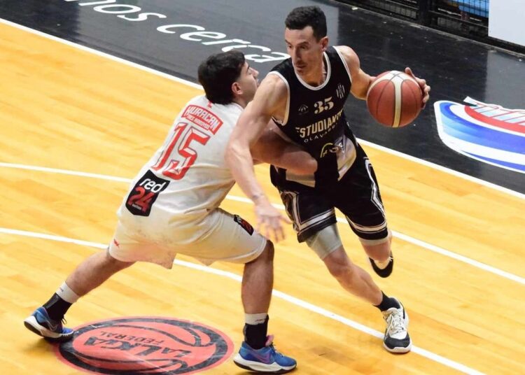 Abultadas derrotas de Huracán y Club de Pelota por el Pre Federal