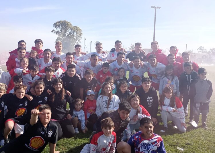 Otra vez la espuma subió hasta la punta del torneo