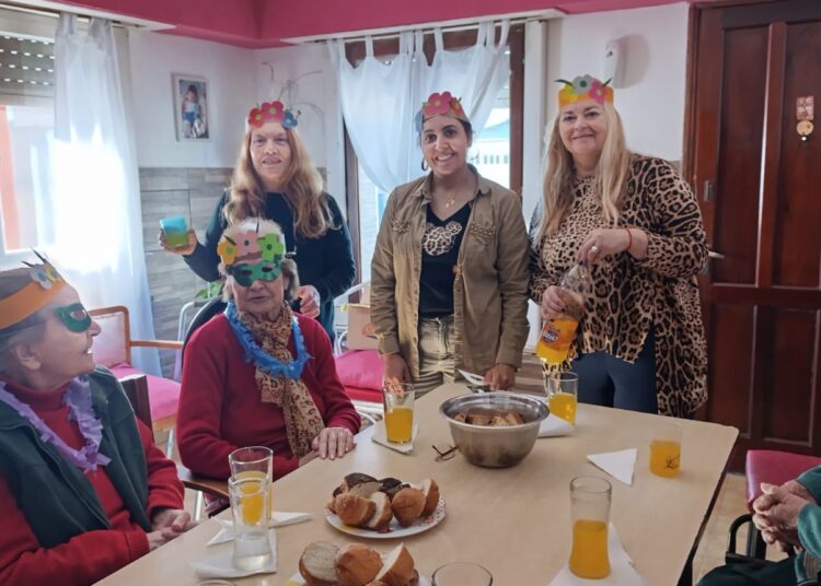 Jóvenes cuidando Claromecó en la Primavera Segura