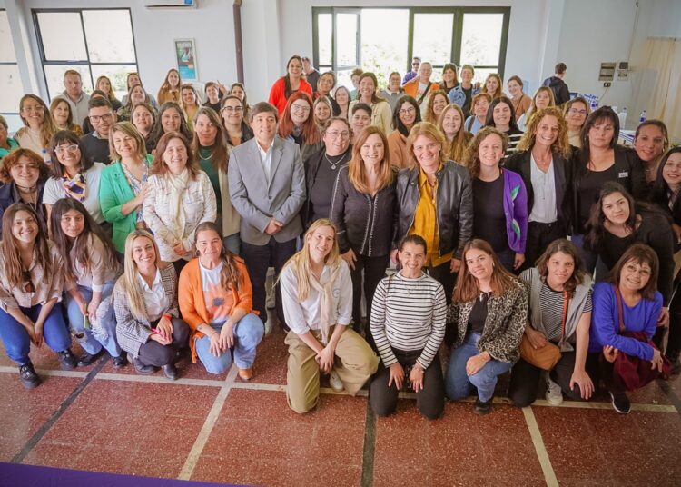 Jóvenes cuidando Claromecó en la Primavera Segura
