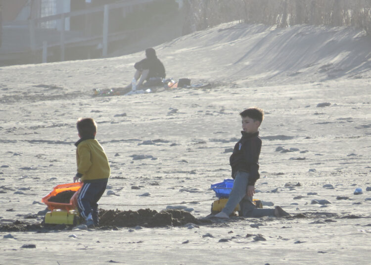 Claromecó: el segundo día de primavera arrojó sol y habilitó el paseo playero