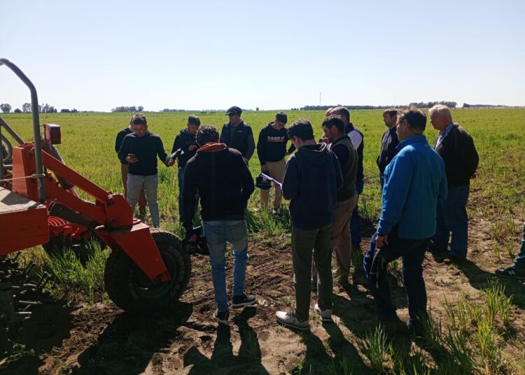 Desarrollaron capacitación para pilotar máquinas agrícolas de forma automática