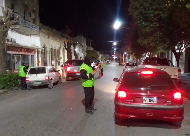 Controles de tránsito y seguridad nocturna: 18 infracciones y 7 vehículos retenidos