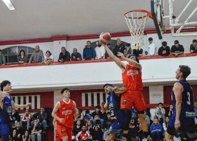 Huracán ganó el choque local por el Pre Federal y sigue en lo más alto