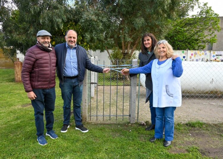 Garate inauguró la ampliacíón de gas en la Escuela 25 de Copetonas