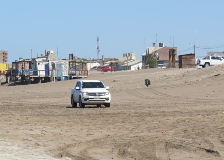 Por la erosión costera, señalan que habría que regular aún más la circulación vehicular