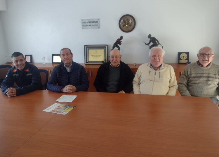 Bomberos promocionan los últimos 300 números de la rifa para sostener el cuartel