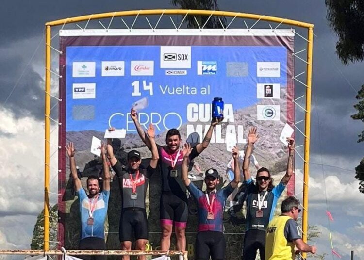 Ciclistas tresarroyenses participaron de la carrera Cerro Cura Malal de Pigüé