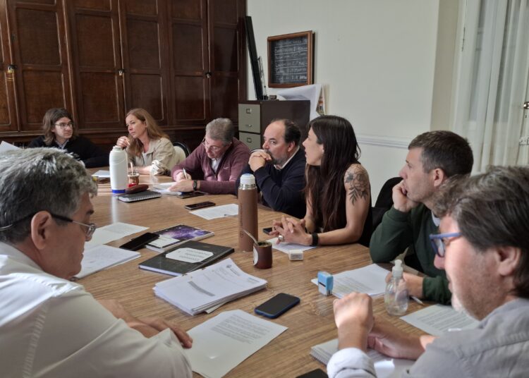 Con la oposición en guardia, piden prórroga para presentar el Presupuesto 2025