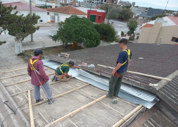 Iniciaron el recambio del techo de la colonia de vacaciones claromequense