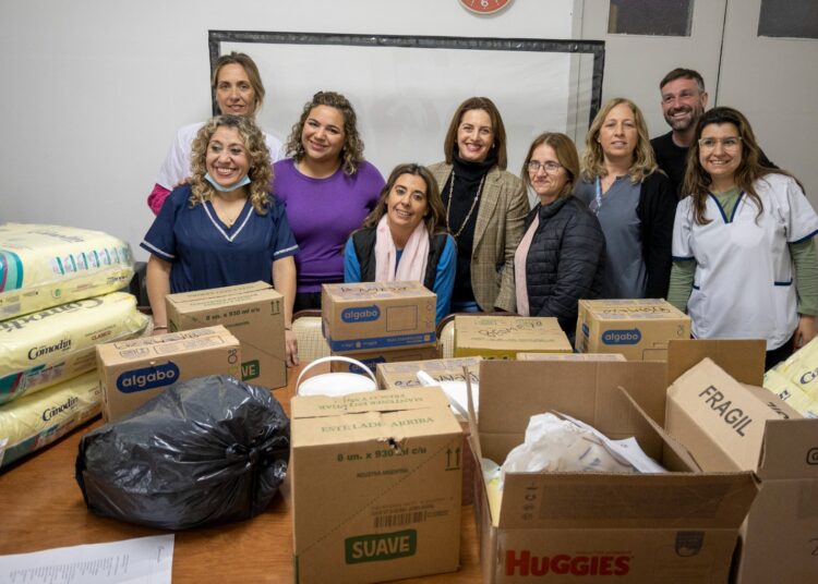 Día Internacional del Adulto Mayor: comerciantes unidos y el municipio entregaron donaciones