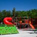 Continúa el trabajo de instalación de juegos en la Plaza Torre Tanque