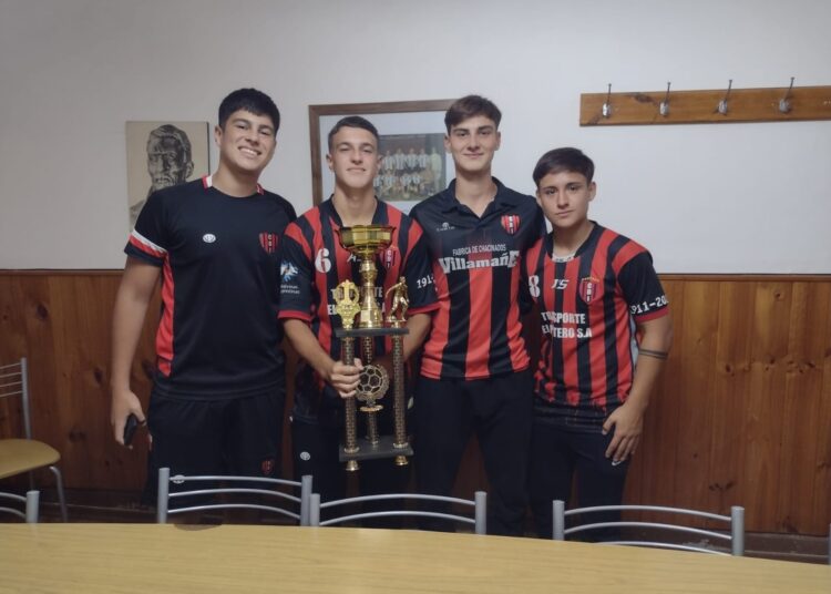 Los campeones de Inferiores recibieron sus trofeos