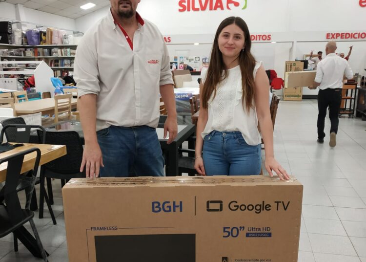 Sorteo de Fin de Año: Yanella Aldana González ganó su TV de 50 Pulgadas
