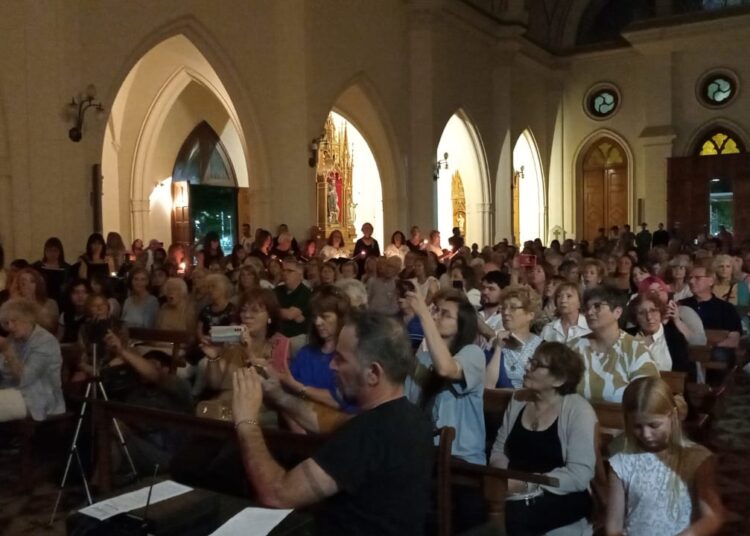 Ofrecieron concierto navideño en la Iglesia del Carmen