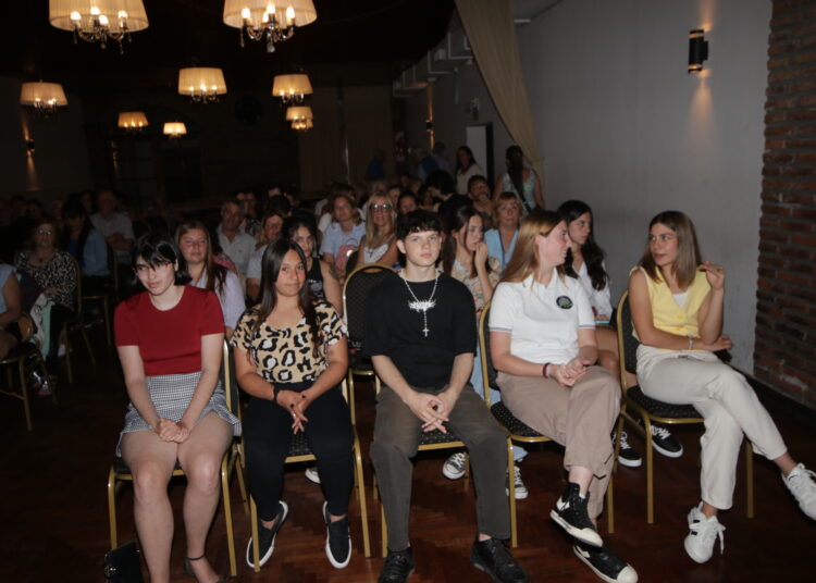 Entregaron los Trofeos De Piero a los alumnos destacados del distrito