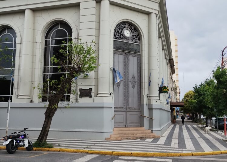 Bancos y sector público: qué rubros permanecerán sin atención este martes