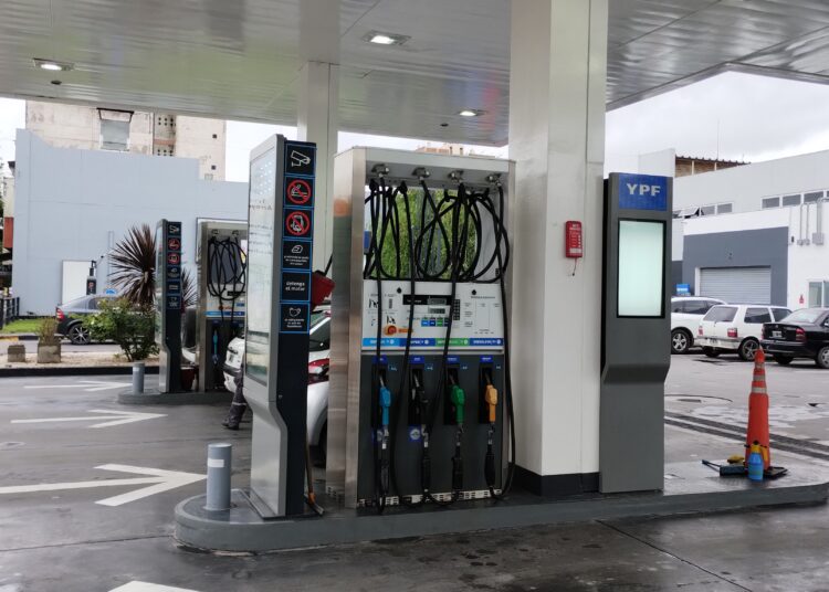 El próximo viernes volverán a aumentar los combustibles