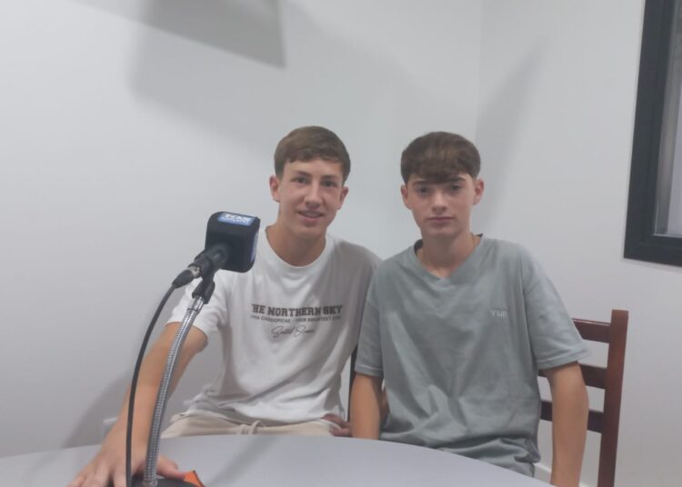 Futbolistas campeones y prometedores visitaron los estudios de Radio 3 Continental