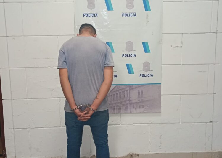 Rompió un tapial en una casa de Villa Italia y lo aprehendieron
